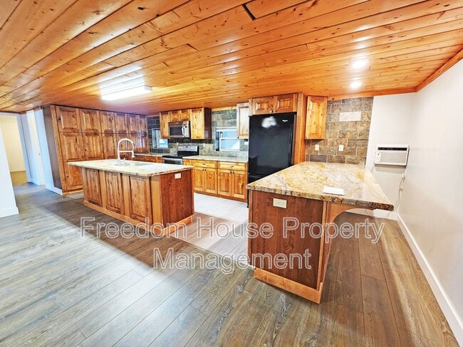 Building Photo - 2220 W Bell Vista Ave