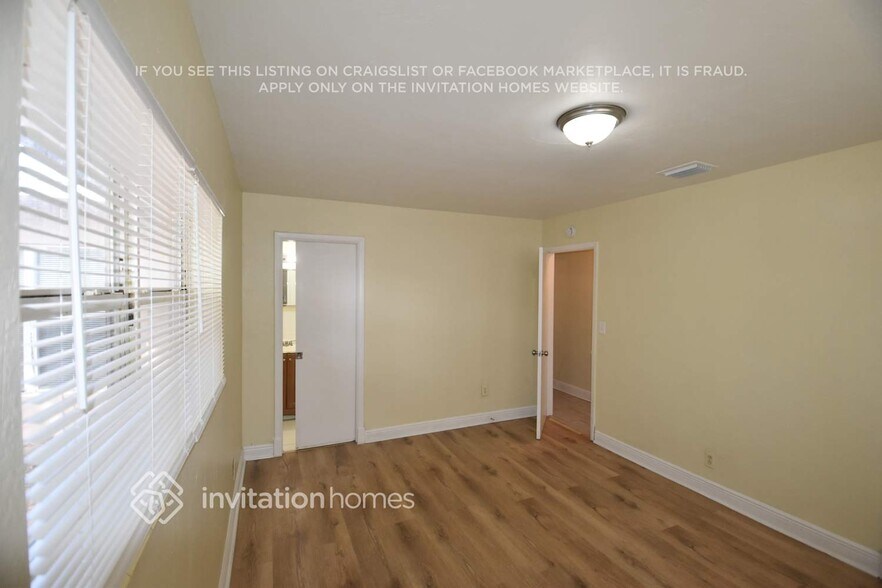 Building Photo - 533 W Dayton Cir