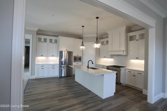 Building Photo - 6133 Shooting Star Dr