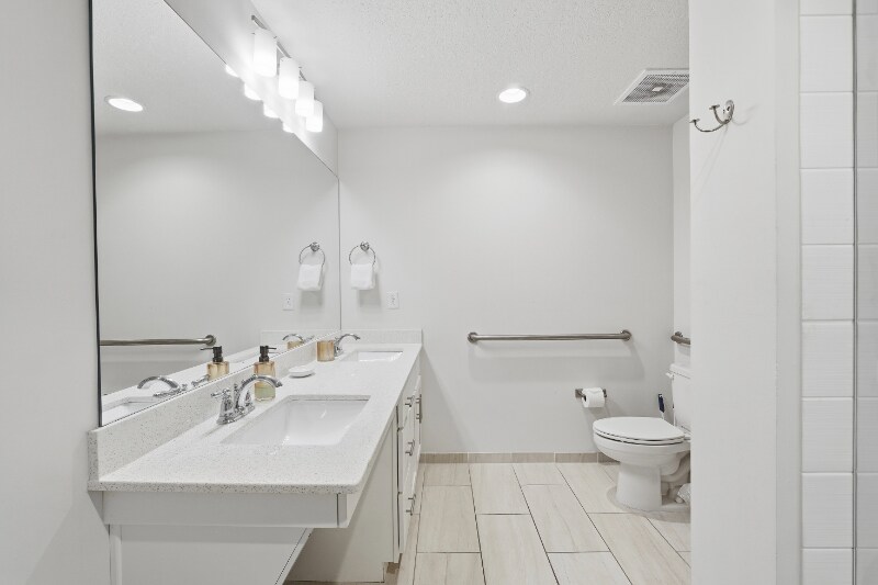 Building Photo - 15928 Front Beach Rd