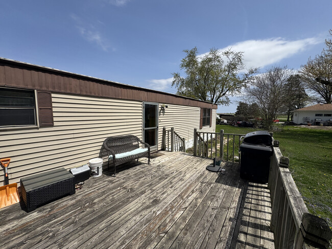 Building Photo - 25402 LaGrange Rd