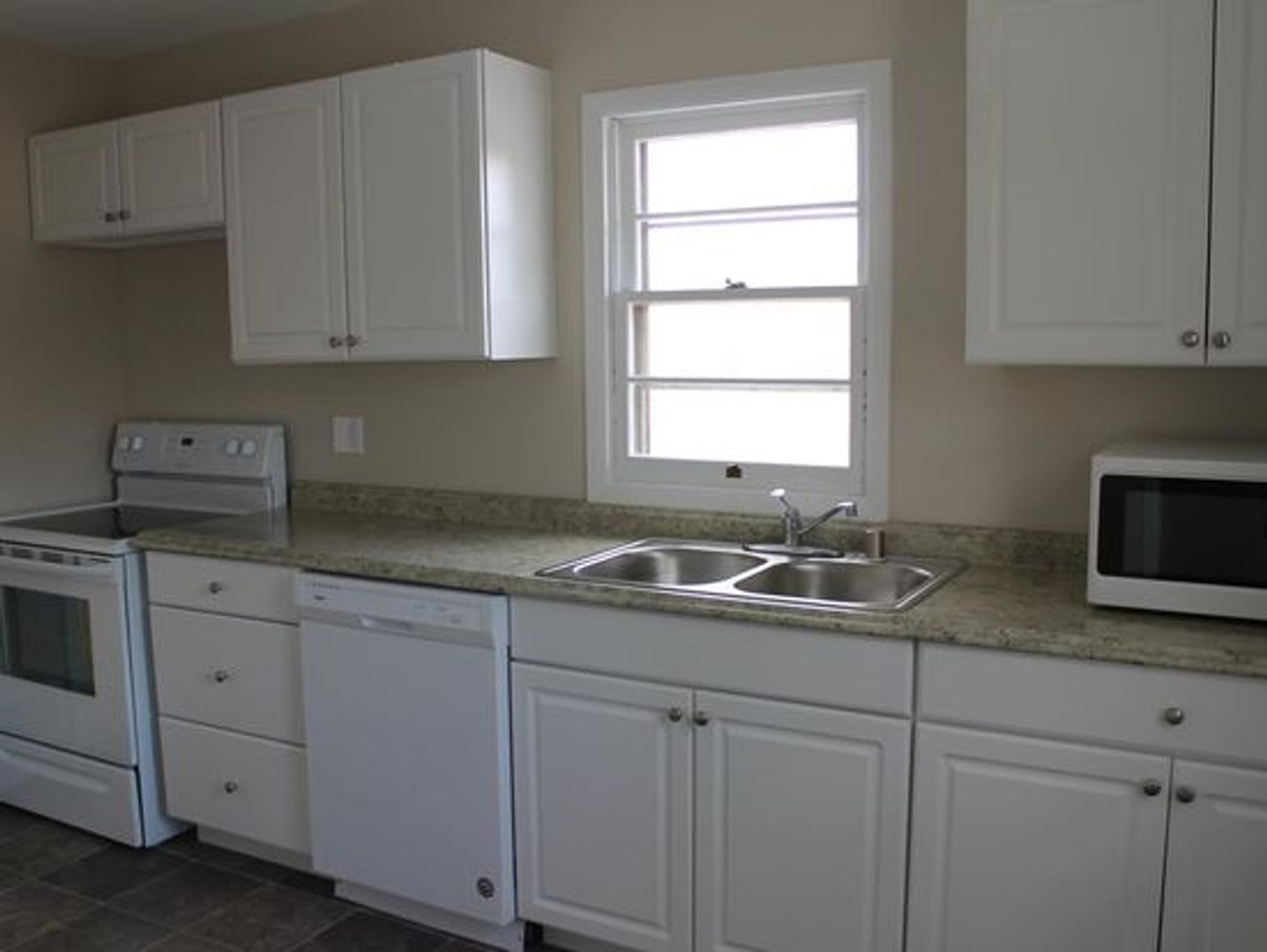 Building Photo - 786 Sanburnol Dr NE