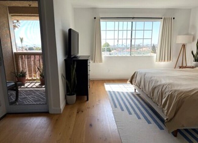 Building Photo - Furnished Multi-Level Townhome in South Redondo Beach – Available for 6–12 Months