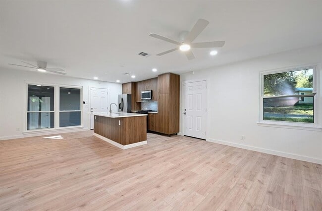 Building Photo - 4611 Goliad Ln