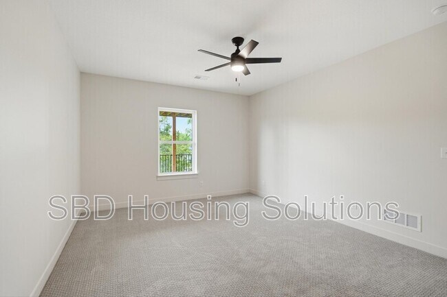 Building Photo - 1416 NE Ernest Way