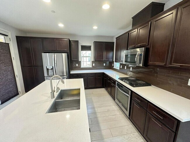 Building Photo - Beautiful 3BD Home in Hayward – Over 2,200 Sq Ft of Comfortable Living