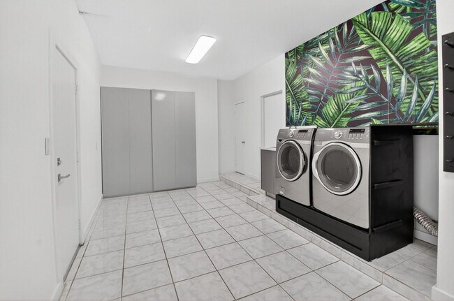 Building Photo - 11119 Blue Coral Dr