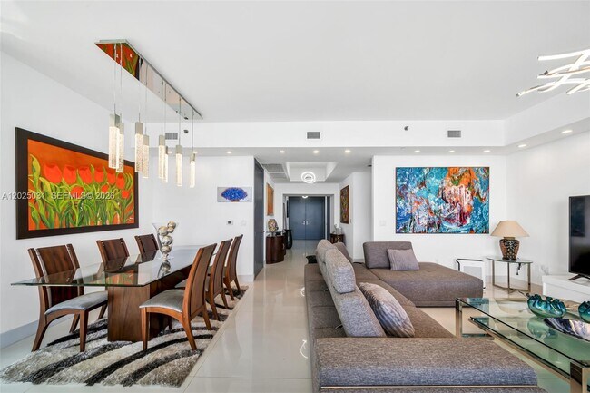 Building Photo - 16001 Collins Ave