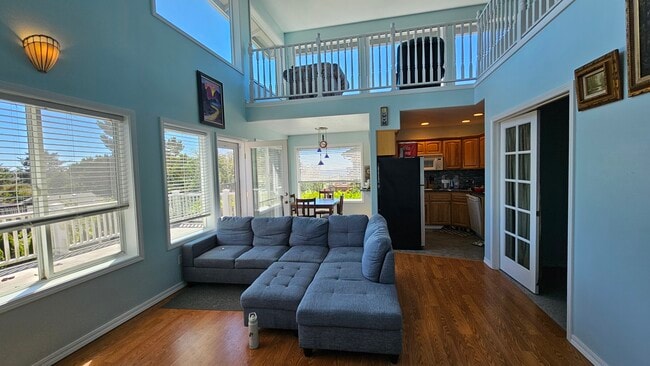 Building Photo - 1742 NE 14th St