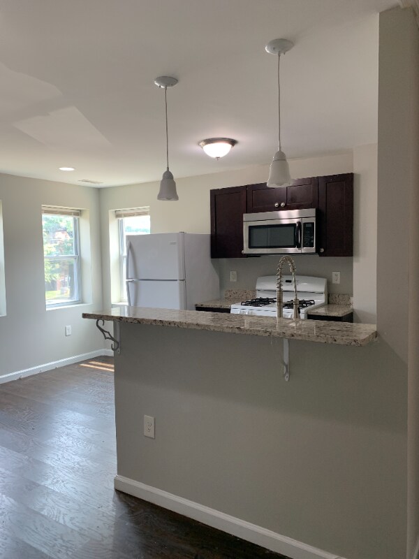 Building Photo - 4000 Hilton Rd