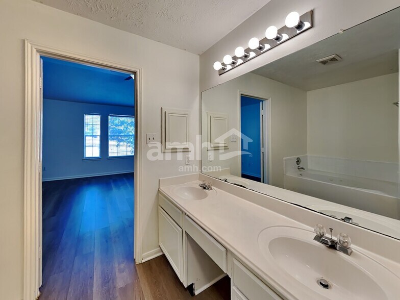 Building Photo - 19411 Rolling Sage Dr