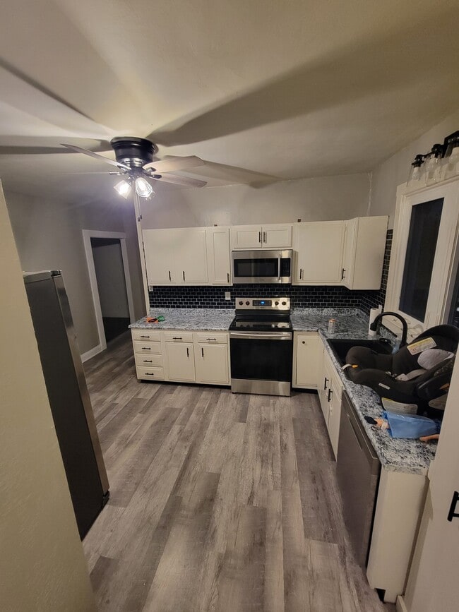 Building Photo - 808 W National Rd