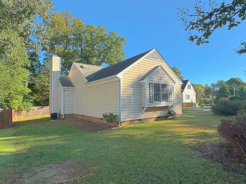 Building Photo - 102 Rock Nest Ct