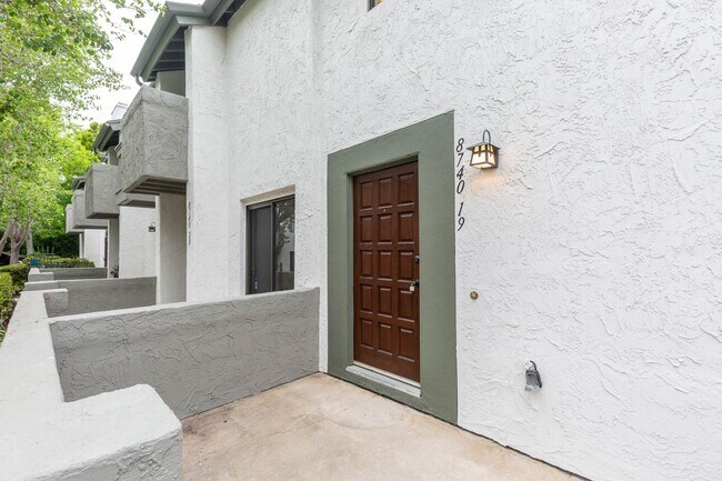 Building Photo - 2 Bedroom Condo in the Villa La Jolla Community