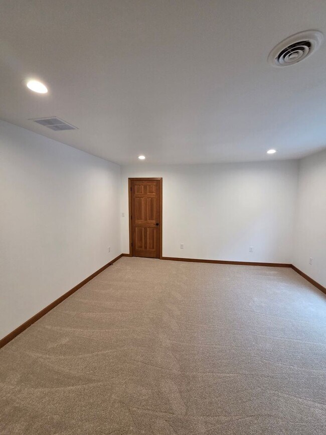 Building Photo - 2904 Parkridge Ave