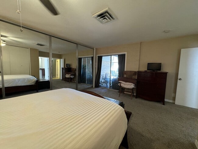 Building Photo - 3 Bedroom Furnished Home with UTILITIES INCLUDED with Courtyard Near the Colorado River 3-12 mont...