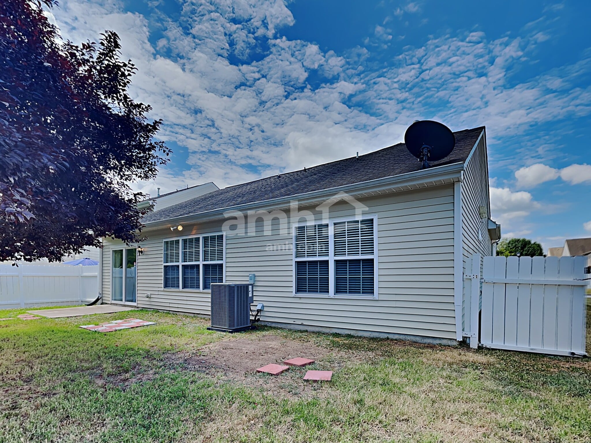 Building Photo - 714 W Parris Ave