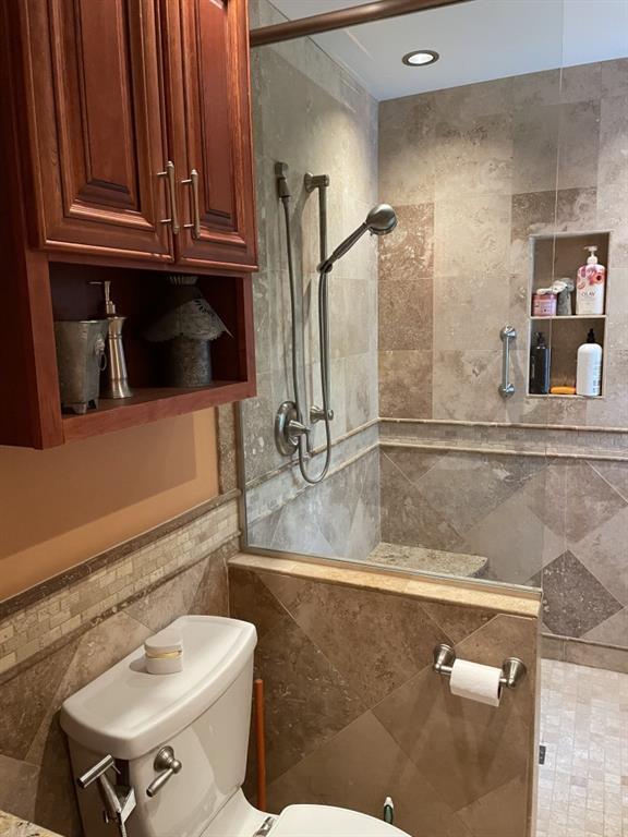 Building Photo - 3666 Lakewood Ct