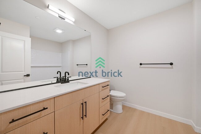 Building Photo - Spacious 3-Bedroom Townhouse Retreat with 3 Full Baths in Bothell - 1,551 Sq. Ft. of Modern Comfort!