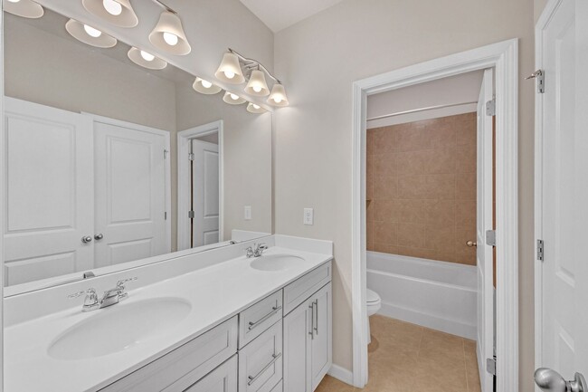 Building Photo - Chic Atlanta Area Townhome