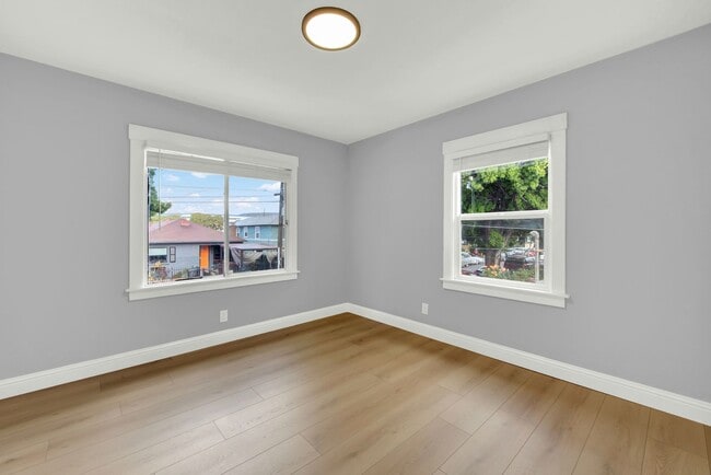 Building Photo - Modern Style Renovated 2 Bedroom 1 Bath House in Oakland -- Available Now!!!