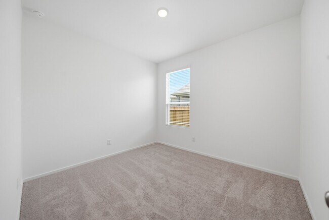 Building Photo - 833 High Mesa Ln