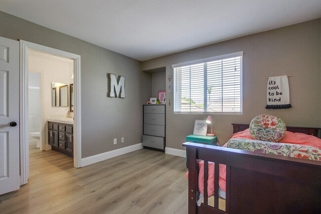 Building Photo - 3207 Meadow Side Pl