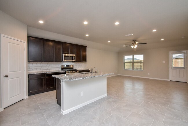 Building Photo - 1427 Central Heights Dr