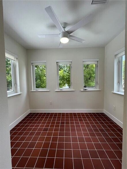 Building Photo - 2356 SW 16th Ave