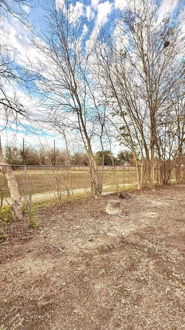 Building Photo - 16354 Villaret Dr