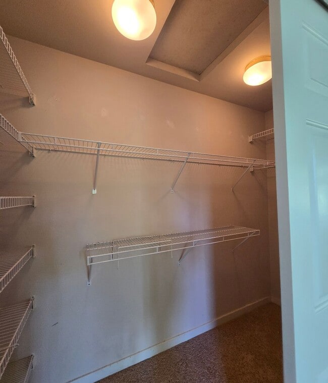 Building Photo - ***PENDING APPLICATIONS***2 Bedroom 1.75 B...