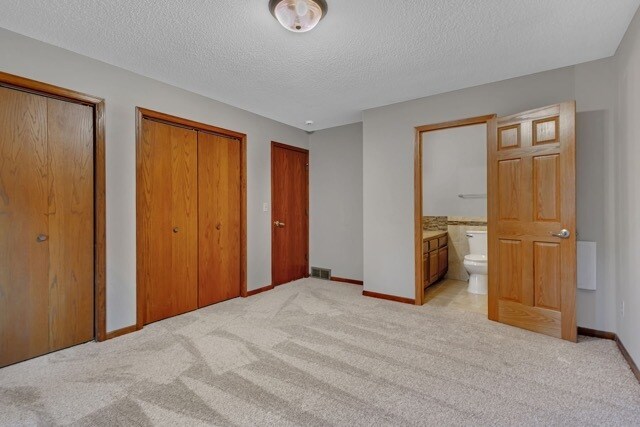 Building Photo - 9641 Meadow Ln