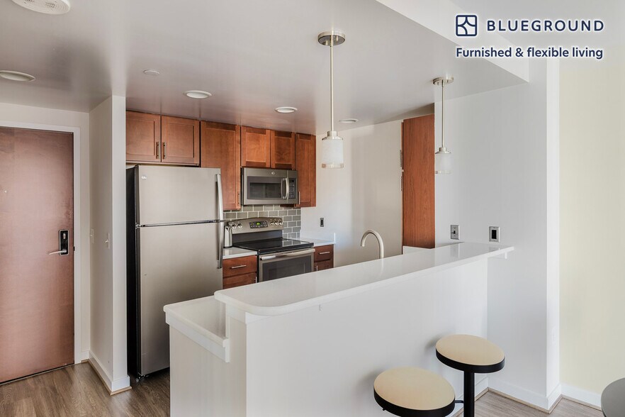 Building Photo - 3444 Fairfax Dr