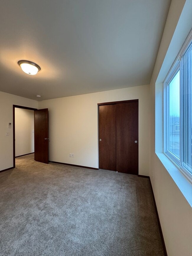 Building Photo - Spacious 5-Bedroom Home with Fenced Yard & Oversized Garage