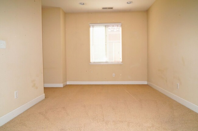 Building Photo - Beautiful 4 bed/ 3.5 bath in Natomas!