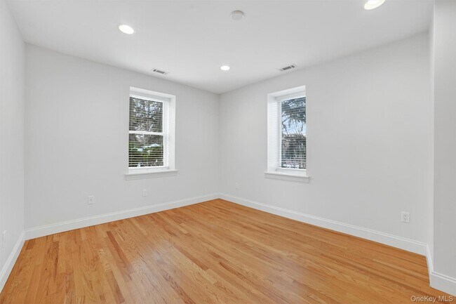 Building Photo - 142 Bannon Ave