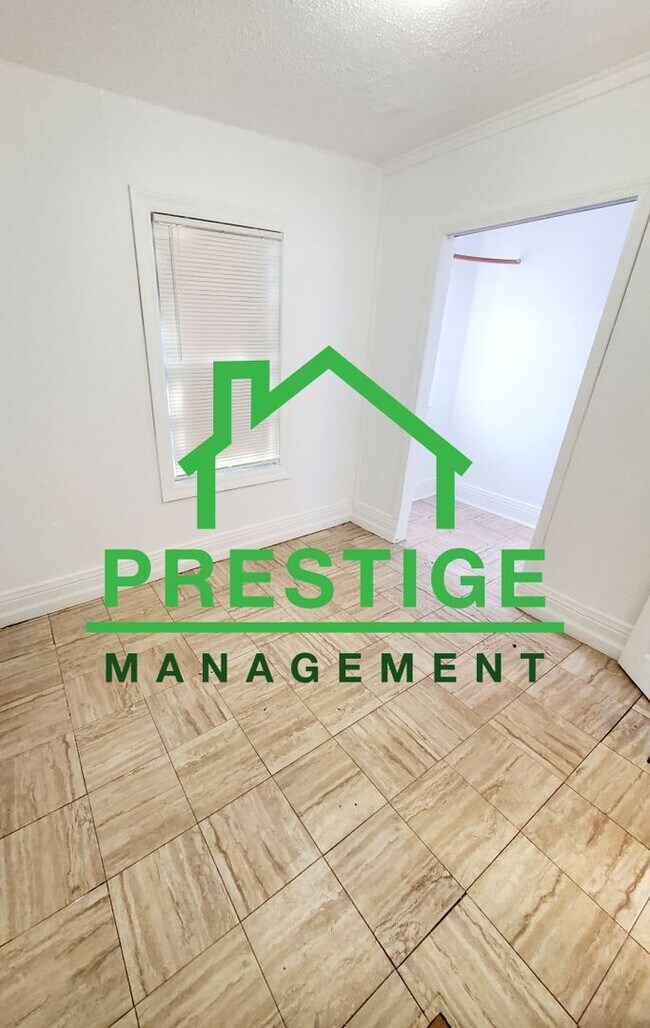 Building Photo - 2 Bed 1 Bath Home with basement & garage