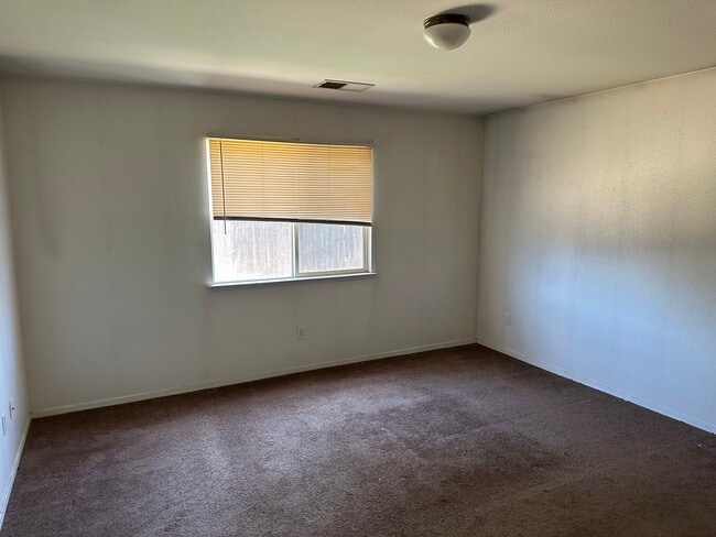 Building Photo - 953 Himalaya Ln
