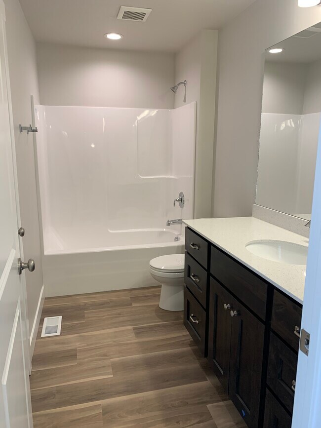 Building Photo - 70 E Ginger Gold Rd