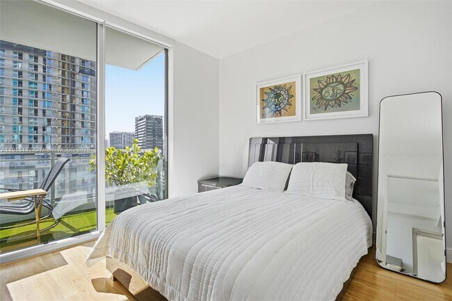 Building Photo - 92 SW 3rd St