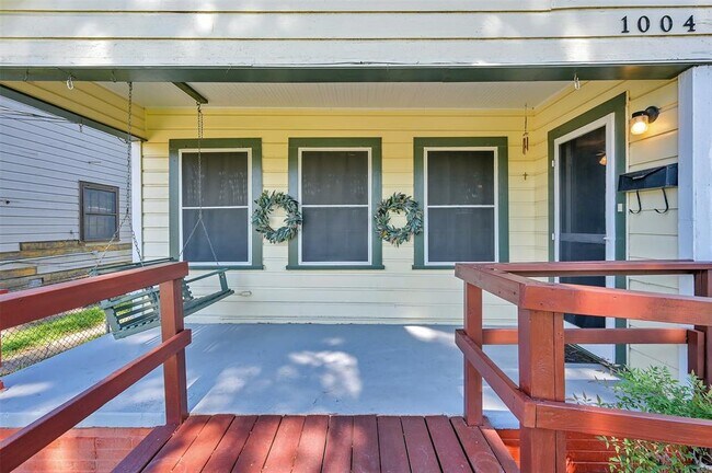 Building Photo - 1004 Mccall Ave