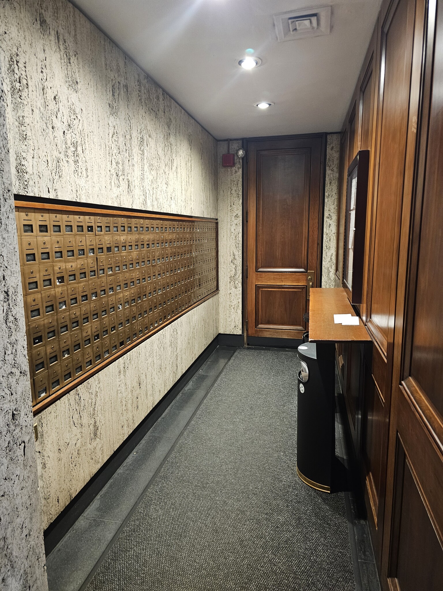 Building Photo - 720 W Gordon Terrace