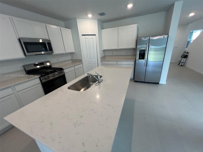 Building Photo - 5885 Sweetwood Dr