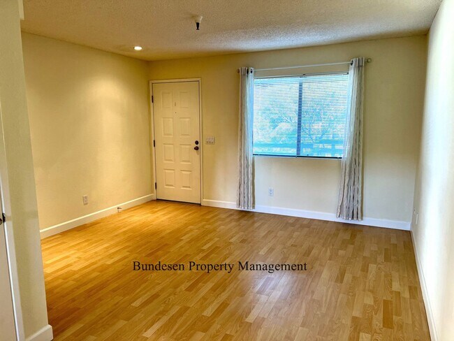 Building Photo - 720 Petaluma Blvd S