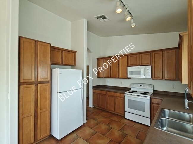 Building Photo - 5322 W Olivine Dr