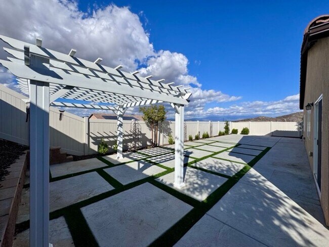Building Photo - Stunning 2021 built 4 bedroom home for LEA...