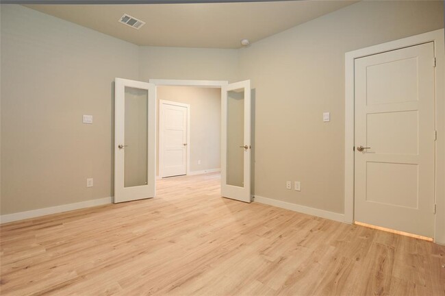 Building Photo - 22827 Castello Lakes Dr