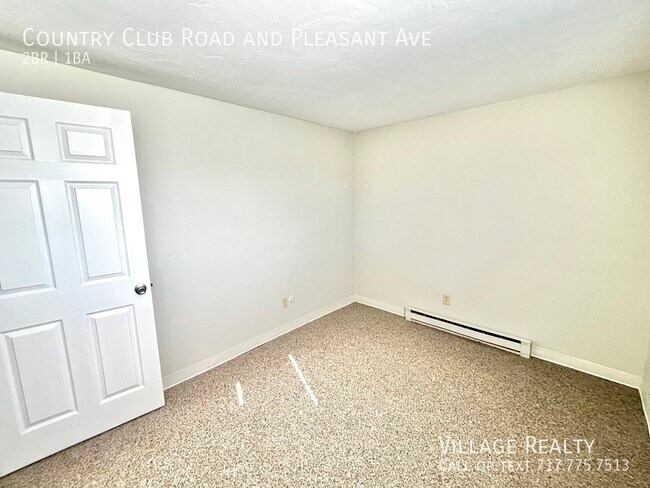 Building Photo - 615 Country Club Rd