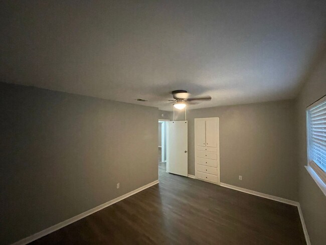 Building Photo - 6172 Whitman Ave