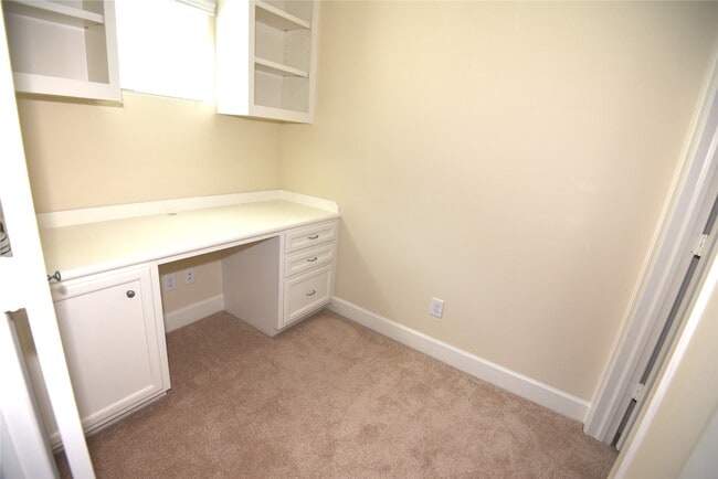 Building Photo - 11607 Main Pine Dr